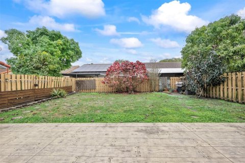 Casa en venta en Miami, Florida, 3 dormitorios, 159.05 m2 № 2023534 - foto 23