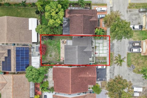 Casa en venta en Miami, Florida, 3 dormitorios, 159.05 m2 № 2023534 - foto 25