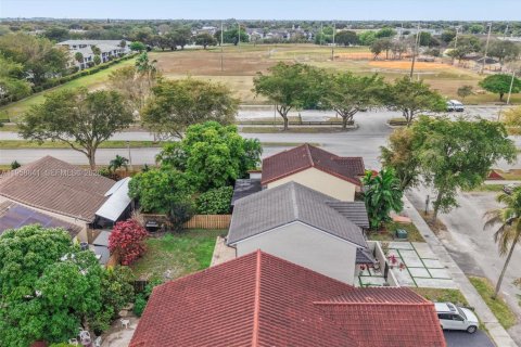 Casa en venta en Miami, Florida, 3 dormitorios, 159.05 m2 № 2023534 - foto 26