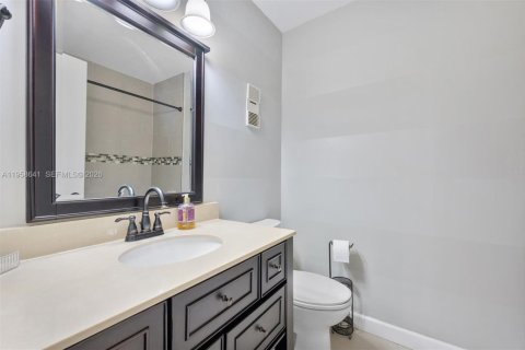 Casa en venta en Miami, Florida, 3 dormitorios, 159.05 m2 № 2023534 - foto 17