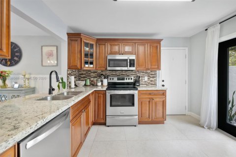 Casa en venta en Miami, Florida, 3 dormitorios, 159.05 m2 № 2023534 - foto 8