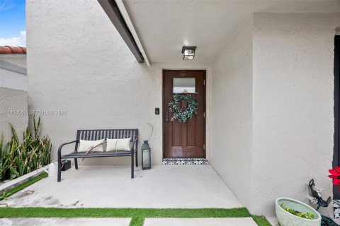 Casa en venta en Miami, Florida, 3 dormitorios, 159.05 m2 № 2023534 - foto 2