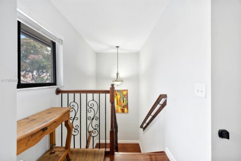 Casa en venta en Miami, Florida, 3 dormitorios, 159.05 m2 № 2023534 - foto 11