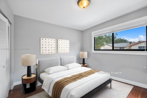 Casa en venta en Miami, Florida, 3 dormitorios, 159.05 m2 № 2023534 - foto 12