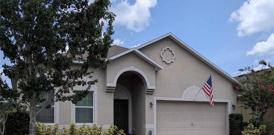 House in DeLand, Florida 3 bedrooms, 151.8 sq.m. № 1783212