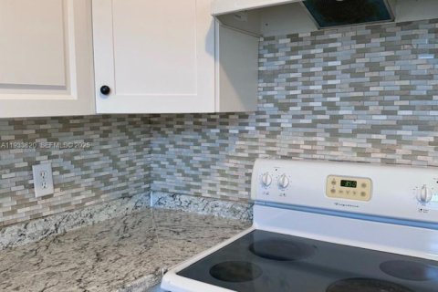 Condo in Delray Beach, Florida, 2 bedrooms № 2035200 - photo 2