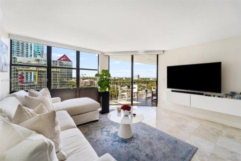 Condo in Miami, Florida, 2 bedrooms  № 1865720 - photo 7