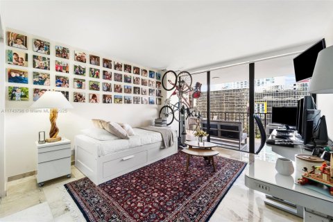 Condo in Miami, Florida, 2 bedrooms  № 1865720 - photo 12
