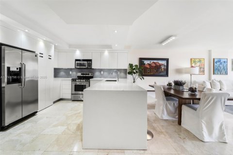 Condo in Miami, Florida, 2 bedrooms  № 1865720 - photo 2
