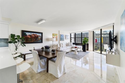 Condo in Miami, Florida, 2 bedrooms  № 1865720 - photo 4
