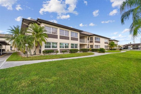 Condominio en venta en New Port Richey, Florida, 2 dormitorios, 101.08 m2 № 1855895 - foto 2