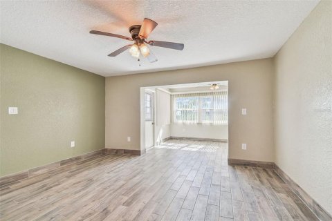 Condominio en venta en New Port Richey, Florida, 2 dormitorios, 101.08 m2 № 1855895 - foto 15
