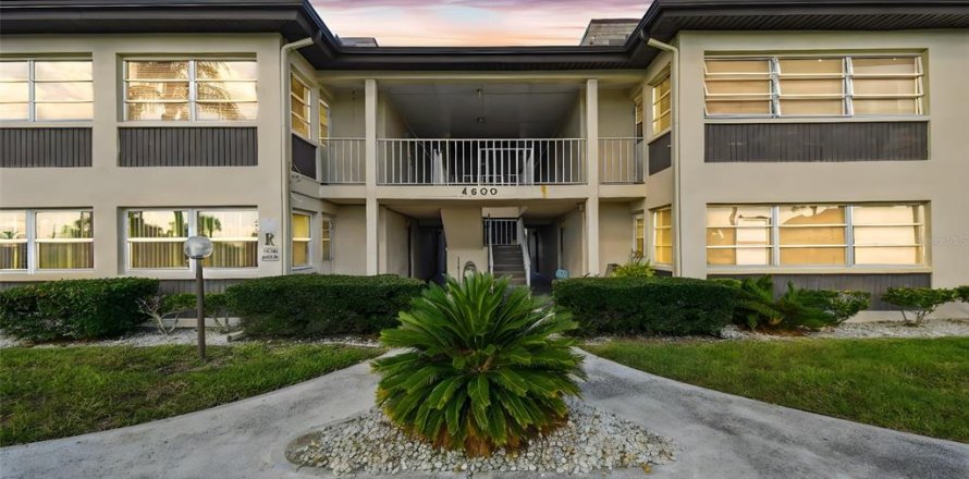 Condominio en New Port Richey, Florida, 2 dormitorios  № 1855895