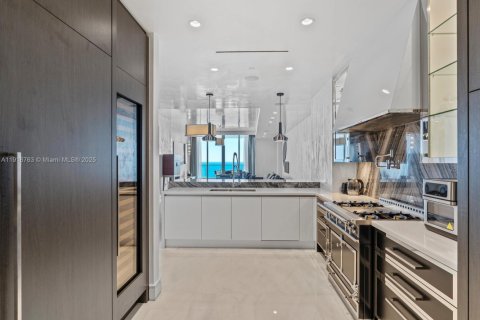 Condo in Sunny Isles Beach, Florida, 4 bedrooms  № 2082538 - photo 14
