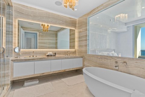 Condo in Sunny Isles Beach, Florida, 4 bedrooms  № 2082538 - photo 24