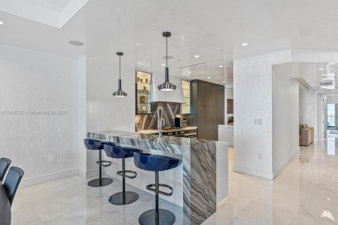 Condo in Sunny Isles Beach, Florida, 4 bedrooms  № 2082538 - photo 11