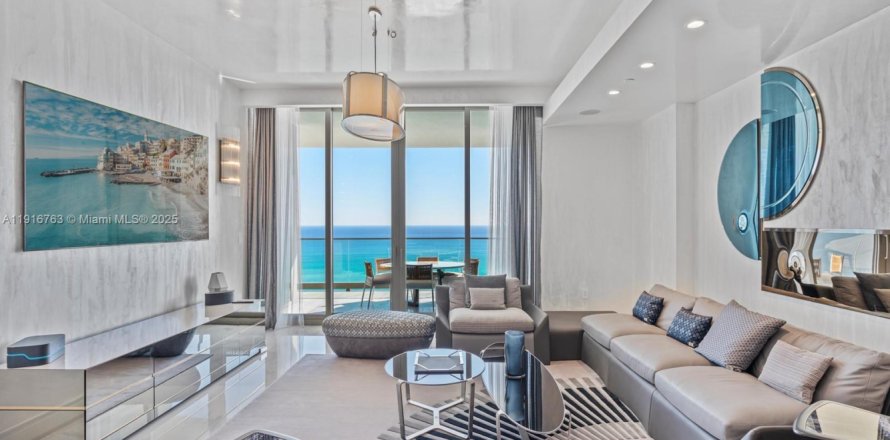 Condo in Sunny Isles Beach, Florida, 4 bedrooms  № 2082538