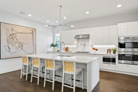 House in Tampa, Florida 5 bedrooms, 468.69 sq.m. № 1647994 - photo 13