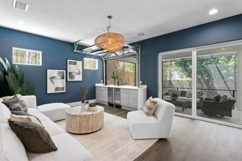 House in Tampa, Florida 5 bedrooms, 468.69 sq.m. № 1647994 - photo 7