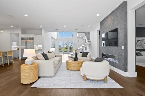 House in Tampa, Florida 5 bedrooms, 468.69 sq.m. № 1647994 - photo 4
