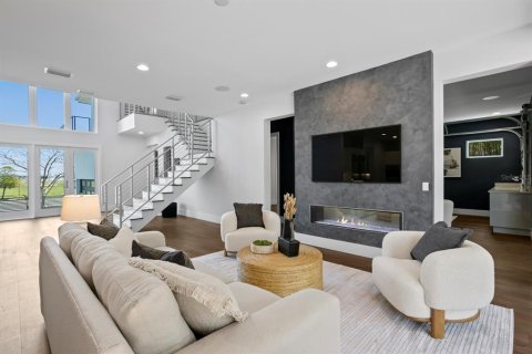 House in Tampa, Florida 5 bedrooms, 468.69 sq.m. № 1647994 - photo 2
