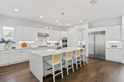 House in Tampa, Florida 5 bedrooms, 468.69 sq.m. № 1647994 - photo 14