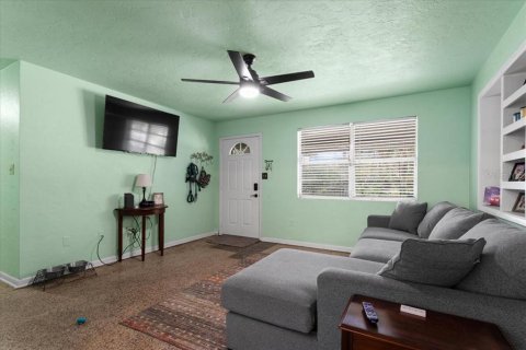 House in Gainesville, Florida 4 bedrooms, 130.43 sq.m. № 2133944 - photo 8