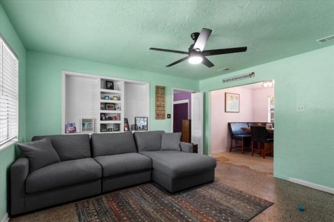 House in Gainesville, Florida 4 bedrooms, 130.43 sq.m. № 2133944 - photo 6