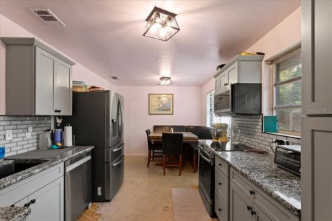House in Gainesville, Florida 4 bedrooms, 130.43 sq.m. № 2133944 - photo 12