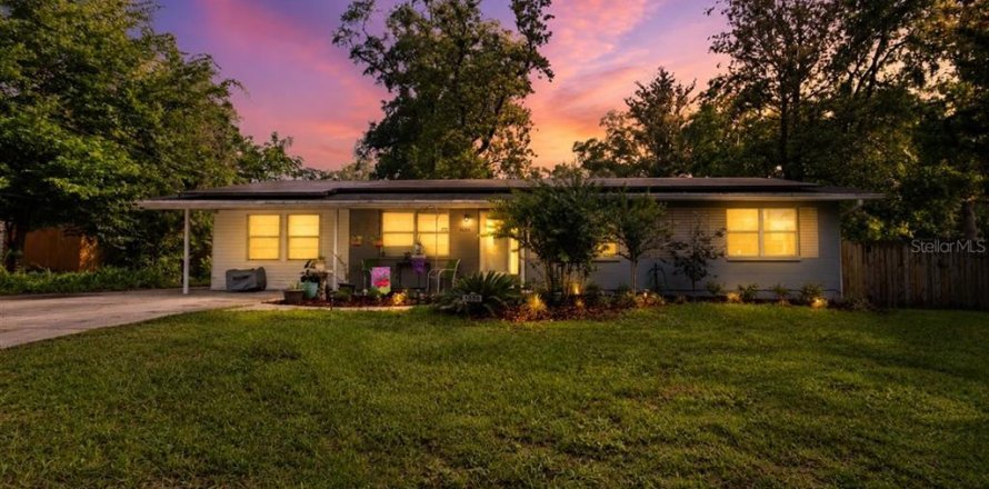 House in Gainesville, Florida 4 bedrooms, 130.43 sq.m. № 2133944