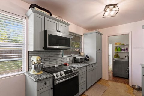 House in Gainesville, Florida 4 bedrooms, 130.43 sq.m. № 2133944 - photo 9