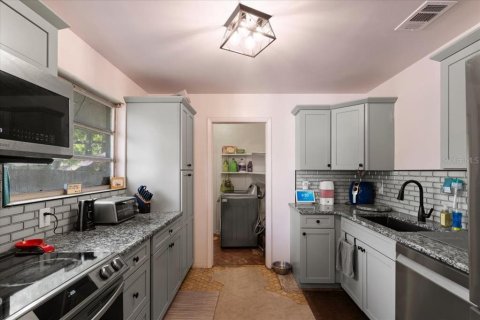 House in Gainesville, Florida 4 bedrooms, 130.43 sq.m. № 2133944 - photo 10