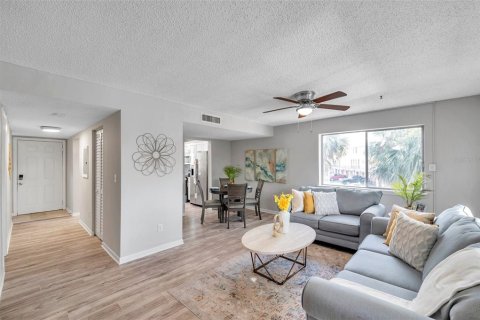 Condo in Tampa, Florida, 2 bedrooms  № 1531958 - photo 9