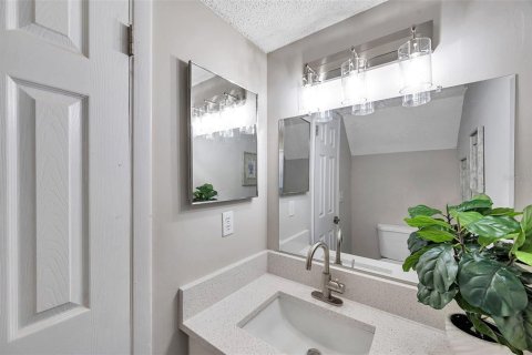 Condo in Tampa, Florida, 2 bedrooms  № 1531958 - photo 21