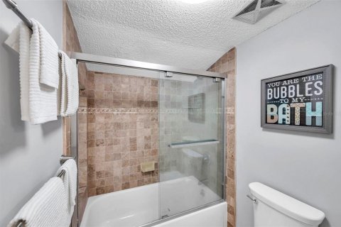 Condo in Tampa, Florida, 2 bedrooms  № 1531958 - photo 27
