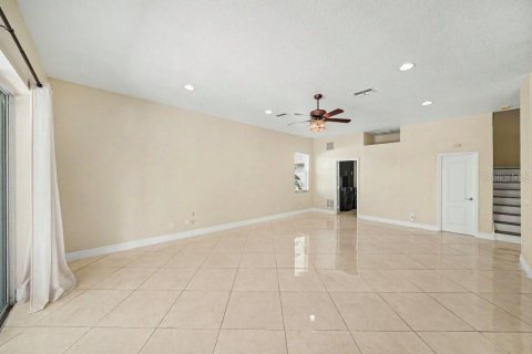 House in Tampa, Florida 5 bedrooms, 389.07 sq.m. № 2222787 - photo 10