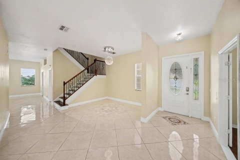 House in Tampa, Florida 5 bedrooms, 389.07 sq.m. № 2222787 - photo 7