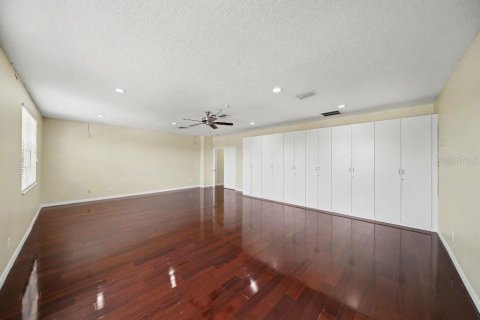 House in Tampa, Florida 5 bedrooms, 389.07 sq.m. № 2222787 - photo 29