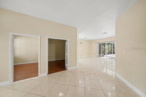 House in Tampa, Florida 5 bedrooms, 389.07 sq.m. № 2222787 - photo 18