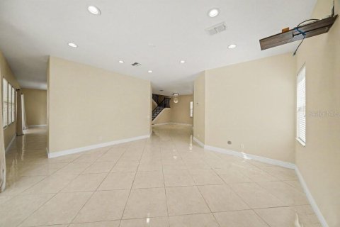 House in Tampa, Florida 5 bedrooms, 389.07 sq.m. № 2222787 - photo 9
