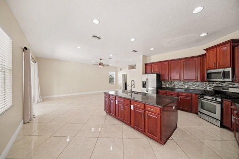 House in Tampa, Florida 5 bedrooms, 389.07 sq.m. № 2222787 - photo 16