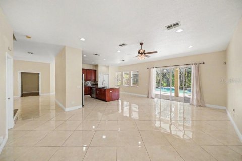 House in Tampa, Florida 5 bedrooms, 389.07 sq.m. № 2222787 - photo 11