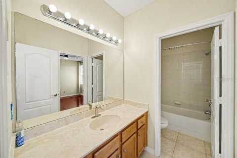House in Tampa, Florida 5 bedrooms, 389.07 sq.m. № 2222787 - photo 26