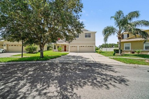 House in Tampa, Florida 5 bedrooms, 389.07 sq.m. № 2222787 - photo 4