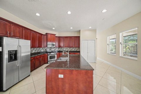 House in Tampa, Florida 5 bedrooms, 389.07 sq.m. № 2222787 - photo 14