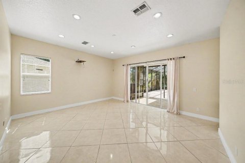 House in Tampa, Florida 5 bedrooms, 389.07 sq.m. № 2222787 - photo 17