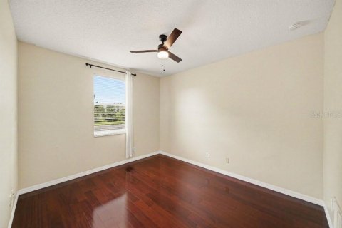 House in Tampa, Florida 5 bedrooms, 389.07 sq.m. № 2222787 - photo 28