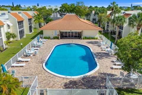 Купить кондоминиум в Дирфилд-Бич, Флорида 1 спальня, 74.32м2, № 1953338 - фото 27