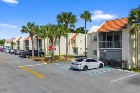 Купить кондоминиум в Дирфилд-Бич, Флорида 1 спальня, 74.32м2, № 1953338 - фото 23