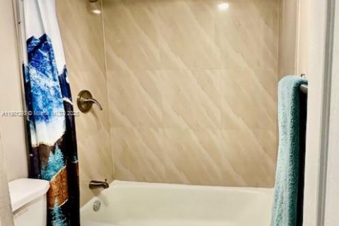 Condo in Deerfield Beach, Florida, 1 bedroom  № 1953338 - photo 13